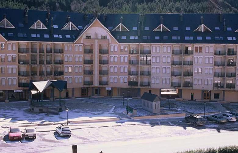 Vivienda Turística Pirineos XXI Canfranc Exterior foto